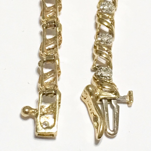 10 K Tennis Bracelet with White Diamonds - Picture 5 of 7